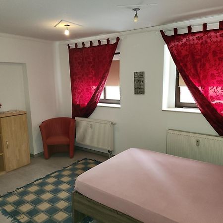 Halle, Top -Preise, Grosse 79 Qm Sd Fewo, Eg, Wahlweise Mit 1- 3 Dz, Inklusiv Tv Lounge, Kueche, Bad Wc Einfach Und Gut, Langzeitmieter Vb Preise Halle  Exterior foto