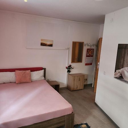 Halle, Top -Preise, Grosse 79 Qm Sd Fewo, Eg, Wahlweise Mit 1- 3 Dz, Inklusiv Tv Lounge, Kueche, Bad Wc Einfach Und Gut, Langzeitmieter Vb Preise Halle  Exterior foto