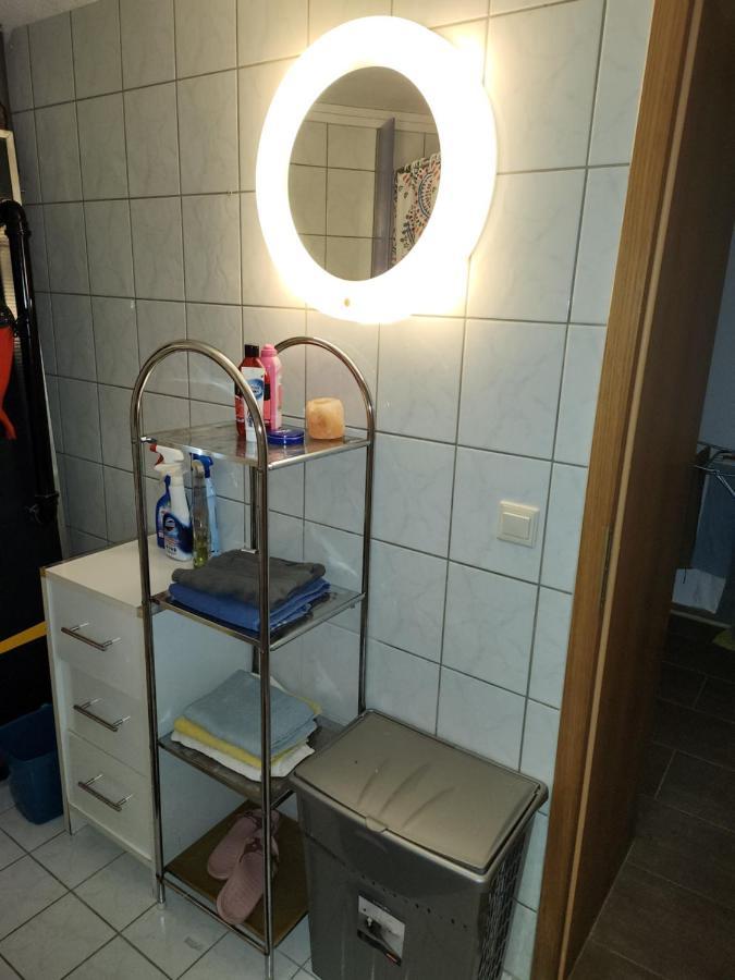 Halle, Top -Preise, Grosse 79 Qm Sd Fewo, Eg, Wahlweise Mit 1- 3 Dz, Inklusiv Tv Lounge, Kueche, Bad Wc Einfach Und Gut, Langzeitmieter Vb Preise Halle  Exterior foto