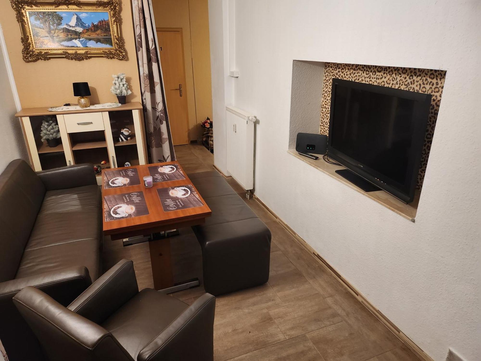 Halle, Top -Preise, Grosse 79 Qm Sd Fewo, Eg, Wahlweise Mit 1- 3 Dz, Inklusiv Tv Lounge, Kueche, Bad Wc Einfach Und Gut, Langzeitmieter Vb Preise Halle  Exterior foto