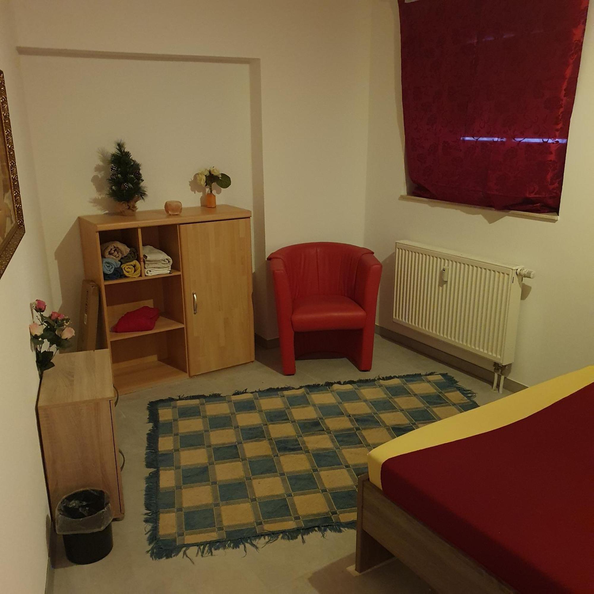 Halle, Top -Preise, Grosse 79 Qm Sd Fewo, Eg, Wahlweise Mit 1- 3 Dz, Inklusiv Tv Lounge, Kueche, Bad Wc Einfach Und Gut, Langzeitmieter Vb Preise Halle  Exterior foto