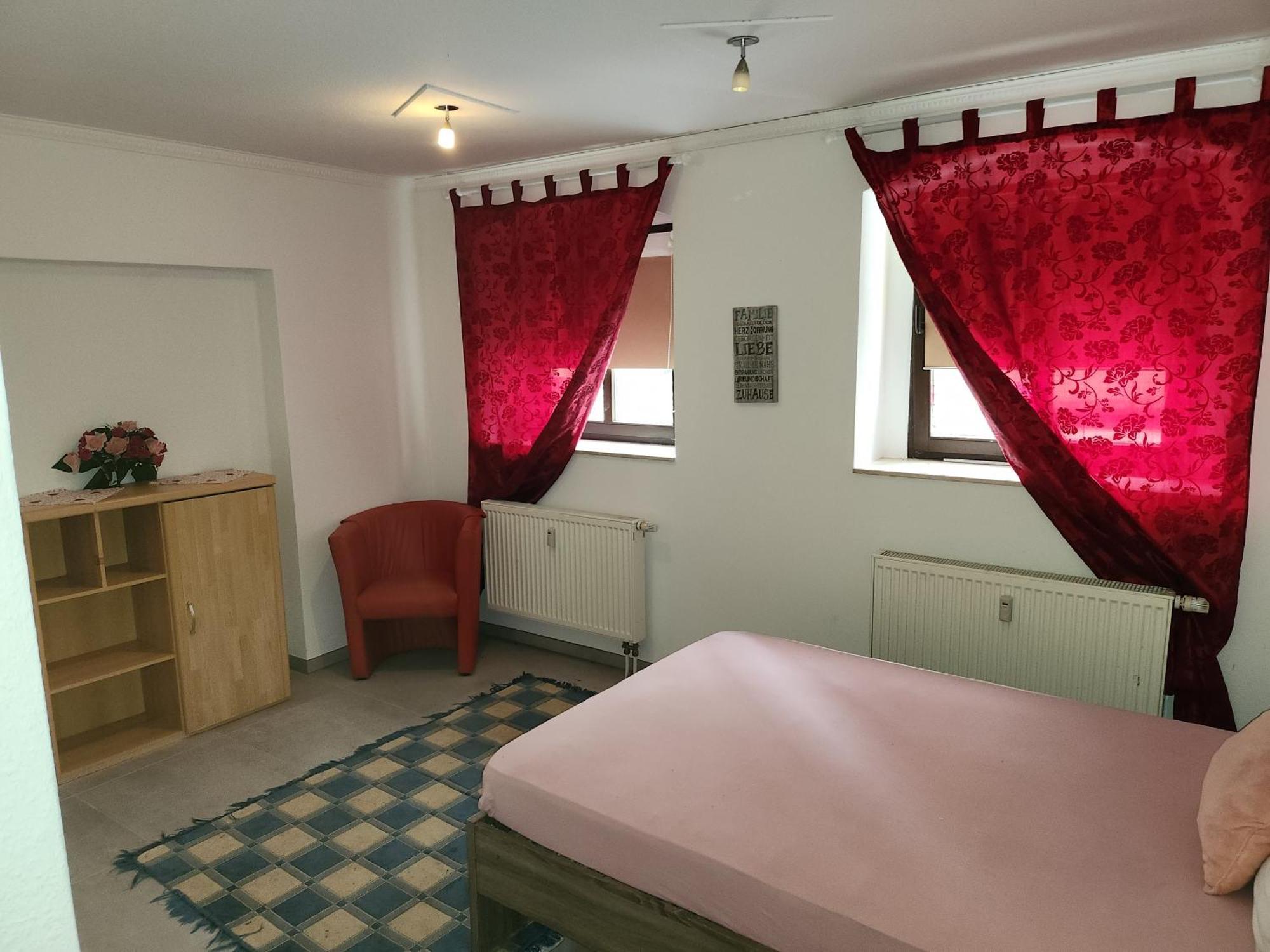 Halle, Top -Preise, Grosse 79 Qm Sd Fewo, Eg, Wahlweise Mit 1- 3 Dz, Inklusiv Tv Lounge, Kueche, Bad Wc Einfach Und Gut, Langzeitmieter Vb Preise Halle  Exterior foto