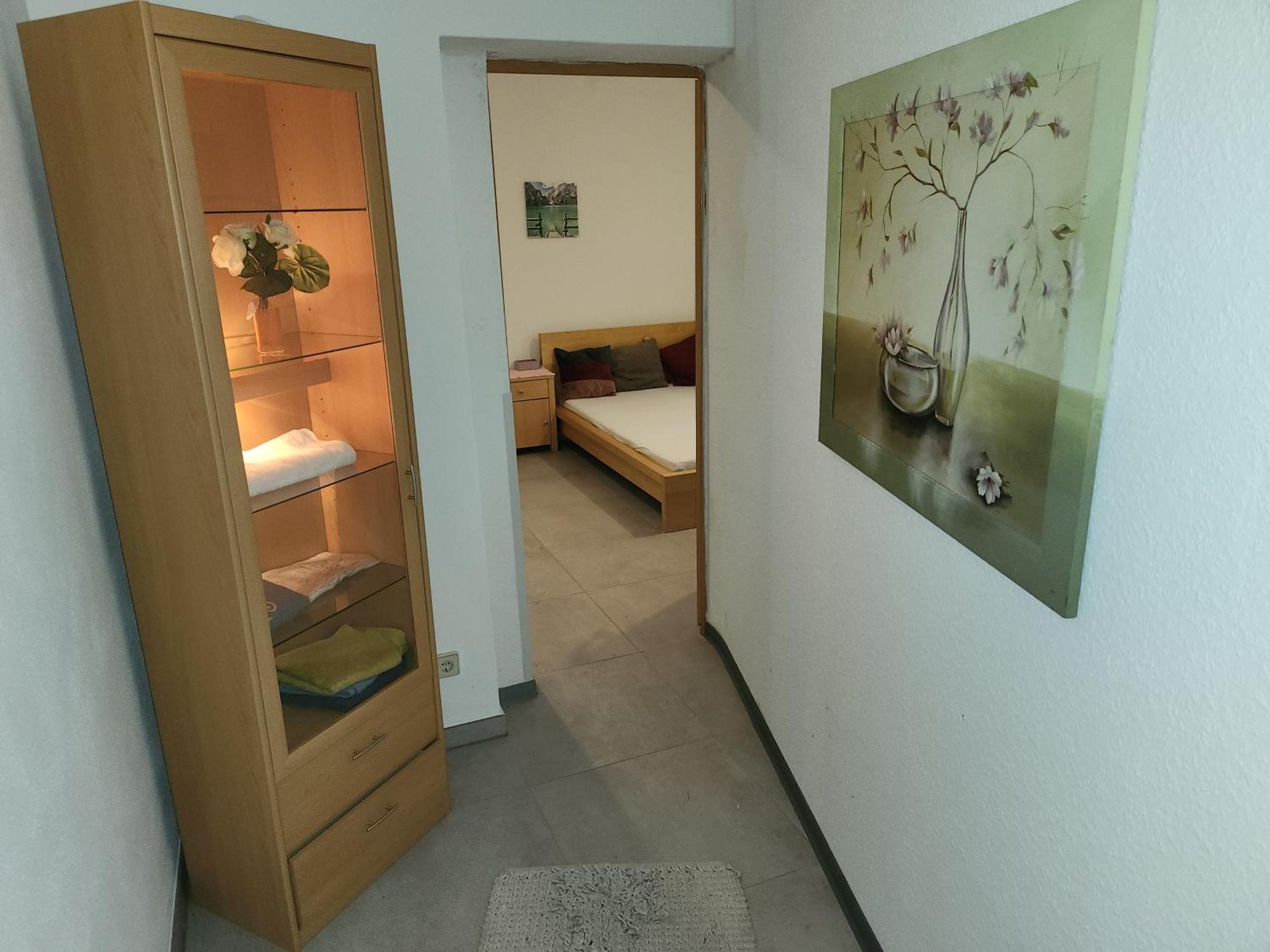 Halle, Top -Preise, Grosse 79 Qm Sd Fewo, Eg, Wahlweise Mit 1- 3 Dz, Inklusiv Tv Lounge, Kueche, Bad Wc Einfach Und Gut, Langzeitmieter Vb Preise Halle  Exterior foto