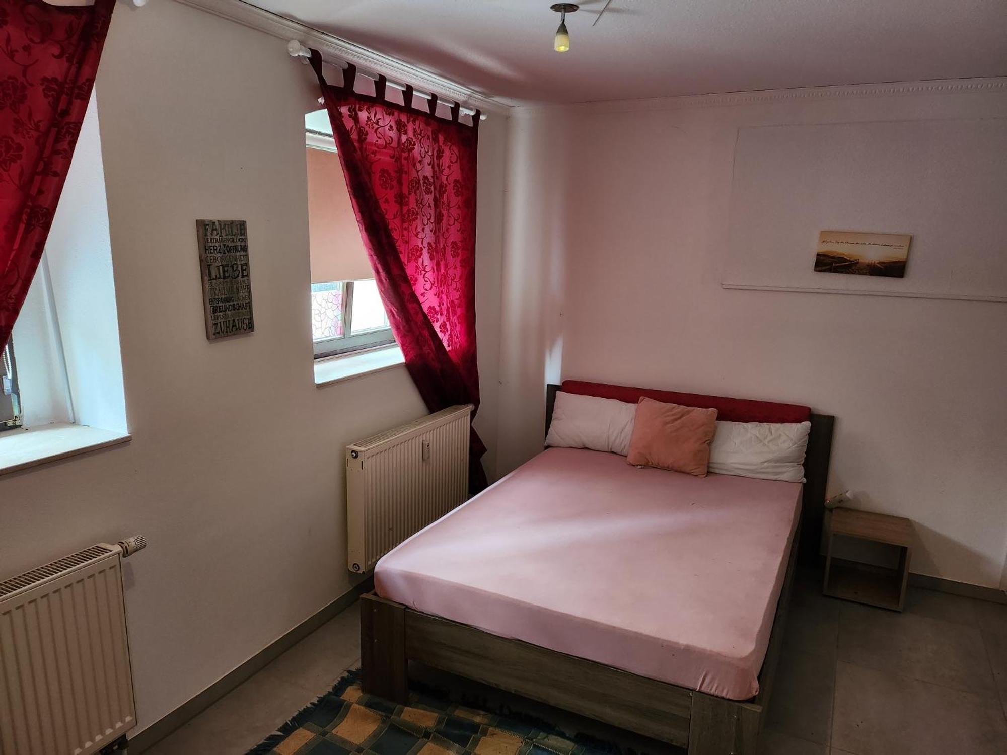 Halle, Top -Preise, Grosse 79 Qm Sd Fewo, Eg, Wahlweise Mit 1- 3 Dz, Inklusiv Tv Lounge, Kueche, Bad Wc Einfach Und Gut, Langzeitmieter Vb Preise Halle  Exterior foto
