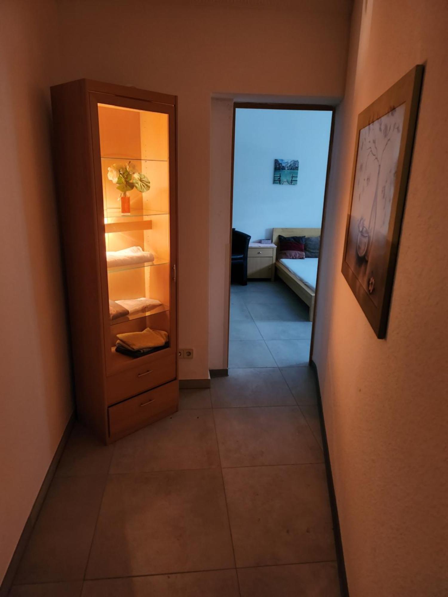 Halle, Top -Preise, Grosse 79 Qm Sd Fewo, Eg, Wahlweise Mit 1- 3 Dz, Inklusiv Tv Lounge, Kueche, Bad Wc Einfach Und Gut, Langzeitmieter Vb Preise Halle  Exterior foto