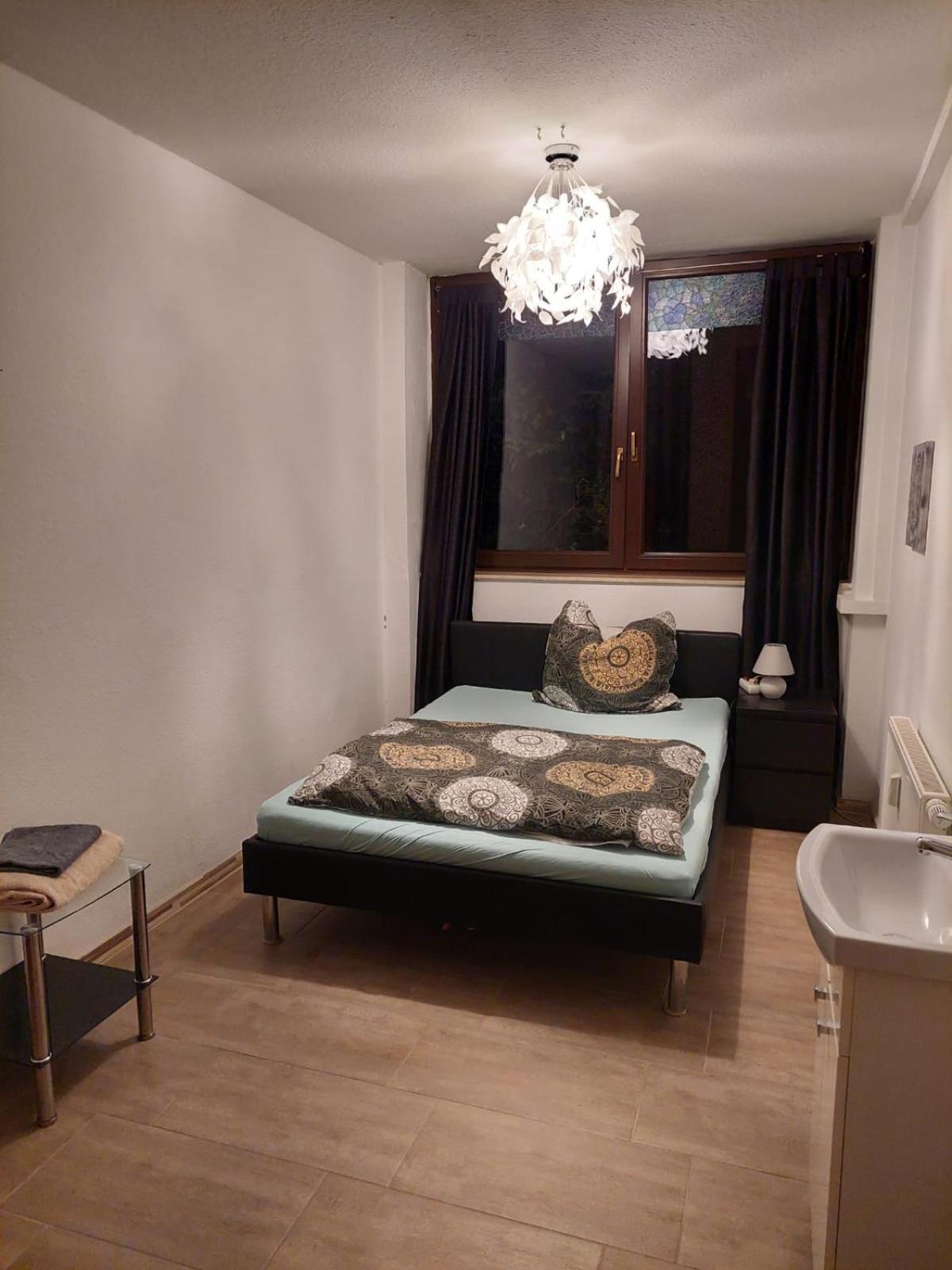 Halle, Top -Preise, Grosse 79 Qm Sd Fewo, Eg, Wahlweise Mit 1- 3 Dz, Inklusiv Tv Lounge, Kueche, Bad Wc Einfach Und Gut, Langzeitmieter Vb Preise Halle  Exterior foto