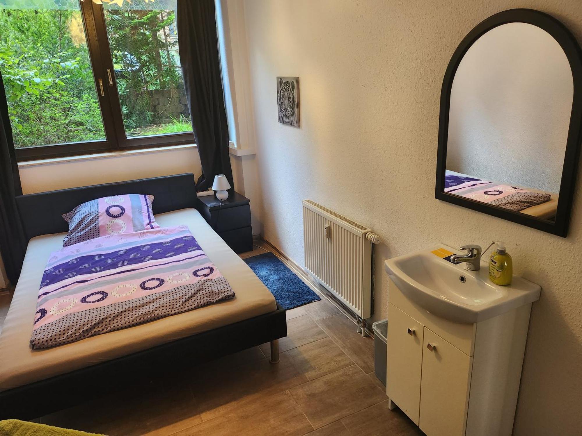 Halle, Top -Preise, Grosse 79 Qm Sd Fewo, Eg, Wahlweise Mit 1- 3 Dz, Inklusiv Tv Lounge, Kueche, Bad Wc Einfach Und Gut, Langzeitmieter Vb Preise Halle  Exterior foto