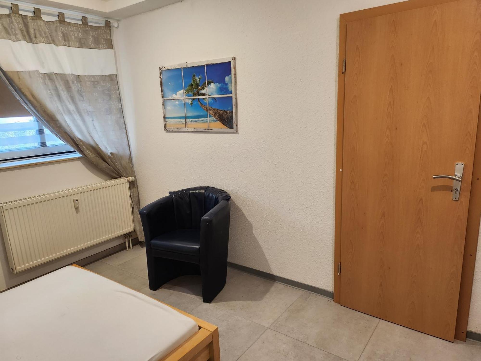 Halle, Top -Preise, Grosse 79 Qm Sd Fewo, Eg, Wahlweise Mit 1- 3 Dz, Inklusiv Tv Lounge, Kueche, Bad Wc Einfach Und Gut, Langzeitmieter Vb Preise Halle  Exterior foto